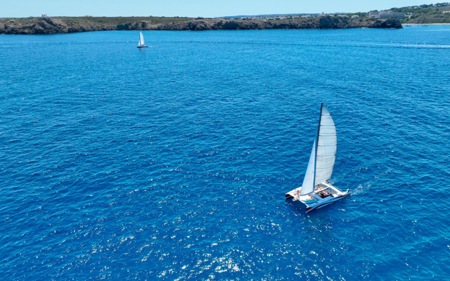 Excursió amb catamarà mig dia Fornells (Menorca)